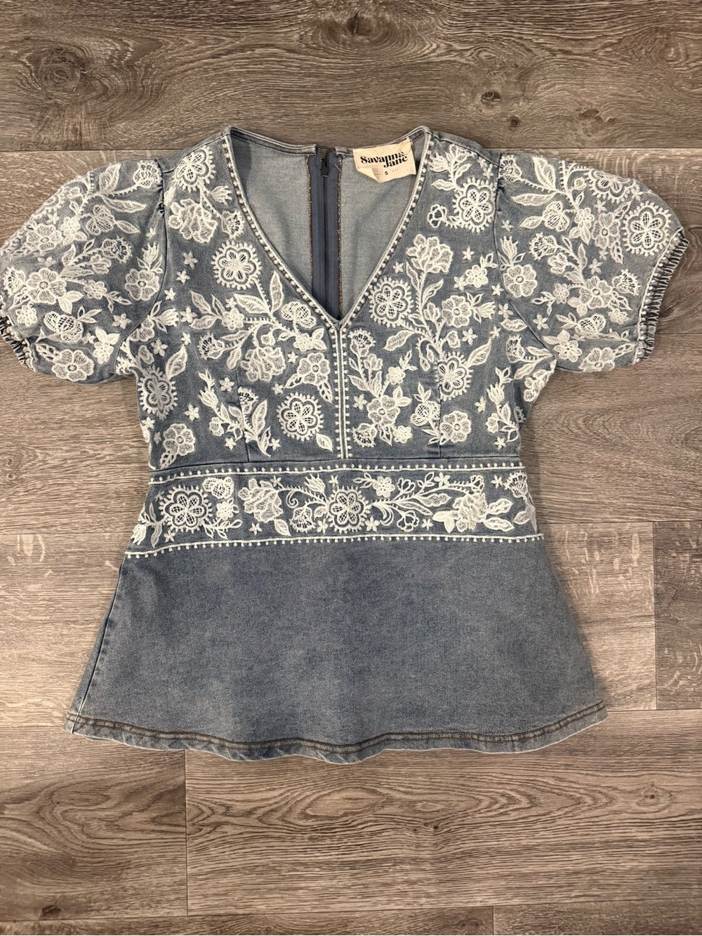 Savanna Jane Embroidered Denim Boho Top White Floral Detail Size Small